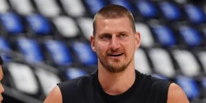 (VIDEO) Pa, hit: Nećete verovati šta je Jokić dobio na poklon – Nikola se izbečio u šoku