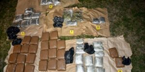 Valjali kokain i heroin, pa zanemeli u tužilaštvu: Dileri pali sa više od 57 kilograma narkotika i oružjem