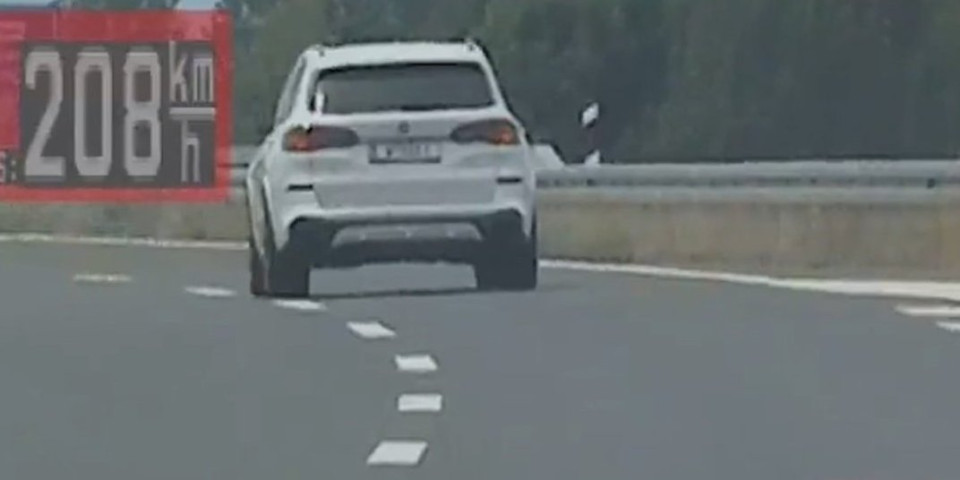 Policija presrela "BMW", koji je bio u "niskom letu" (VIDEO)