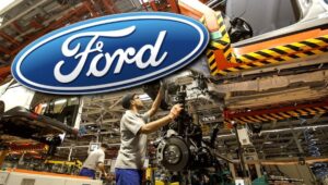 FORD OPOZVAO SKORO 700.000 VOZILA U SAD: Zbog rizika od požara u motoru