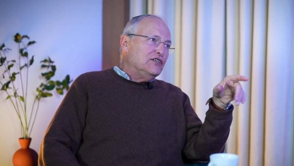 ЗУРОФ ПОРУЧИО: У Сребреници није почињен геноцид, САД и ЕУ су то измислиле ЗУРОФ ПОРУЧИО: У Сребреници није почињен геноцид, САД и ЕУ су то измислиле