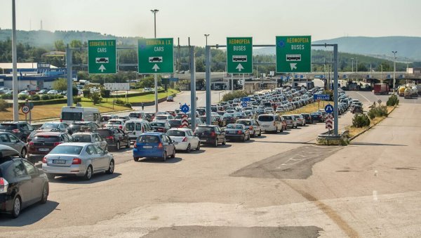 ЗБОГ ОВОГА ЋЕ ВАМ ОДУЗЕТИ ТАБЛИЦЕ У ГРЧКОЈ: Казне могу бити и веће од 1.000 евра, а адвокат саветује шта прво да урадите и не кошта ништа ЗБОГ ОВОГА ЋЕ ВАМ ОДУЗЕТИ ТАБЛИЦЕ У ГРЧКОЈ: Казне могу бити и веће од 1.000 евра, а адвокат саветује шта прво да урадите и не кошта ништа