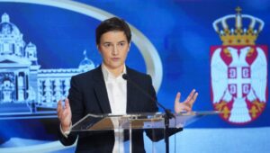“OVAKO SE VODI HIBRIDNI RAT PROTIV SRBIJE I VUČIĆA” Brnabić: Neki drekavac nešto slaže i  to odmah preuzimaju tajkunski mediji