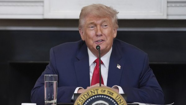 ТРАМПОВ ПАКЕТ ЗА ИНДОНЕЗИЈУ Склопљен царински споразум: Ми вама извозимо робу без царина, ви нама плаћате 19 одсто ТРАМПОВ ПАКЕТ ЗА ИНДОНЕЗИЈУ Склопљен царински споразум: Ми вама извозимо робу без царина, ви нама плаћате 19 одсто