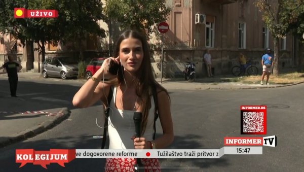 УМЕСТО ДА ЈЕ ЗАШТИТЕ КАО ДАМУ, ОНИ СУ СВАШТА ГОВОРИЛИ ДЕВОЈЦИ КОЈА ИХ СА ОСМЕХОМ ПОСМАТРА Вучић о нападу блокадера на новинаре УМЕСТО ДА ЈЕ ЗАШТИТЕ КАО ДАМУ, ОНИ СУ СВАШТА ГОВОРИЛИ ДЕВОЈЦИ КОЈА ИХ СА ОСМЕХОМ ПОСМАТРА Вучић о нападу блокадера на новинаре