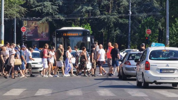 БЛОКАДЕРИ И ДАЉЕ МАЛТРЕТИРАЈУ ЗЕМУНЦЕ: Улице проходне у остатку града БЛОКАДЕРИ И ДАЉЕ МАЛТРЕТИРАЈУ ЗЕМУНЦЕ: Улице проходне у остатку града