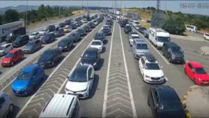 PRAVI LETNjI HAOS NA GRANICAMA: Kolone ka Grčkoj, ali i na ovom prelazu – na vrelini se čeka i do tri sata (FOTO)