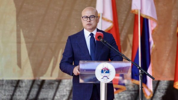 НЕ ДОЗВОЛИМО ДА НАС СЛОМЕ МРСКЕ ЛАЖИ Вучевић на обележавању 150 година Невесињске пушке упутио снажну поруку (ВИДЕО) НЕ ДОЗВОЛИМО ДА НАС СЛОМЕ МРСКЕ ЛАЖИ Вучевић на обележавању 150 година Невесињске пушке упутио снажну поруку (ВИДЕО)