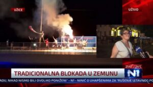 ZEMUN PUMPA DOK NE PUKNE: Gospođa blokaderka urađena ko mali servis (VIDEO)