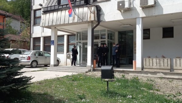УДРУЖЕЊЕ СУДИЈА И ТУЖИЛАЦА: Запрепашћени смо избором мужа чланице Високог савета судства за председника Основног суда у Ивањици УДРУЖЕЊЕ СУДИЈА И ТУЖИЛАЦА: Запрепашћени смо избором мужа чланице Високог савета судства за председника Основног суда у Ивањици