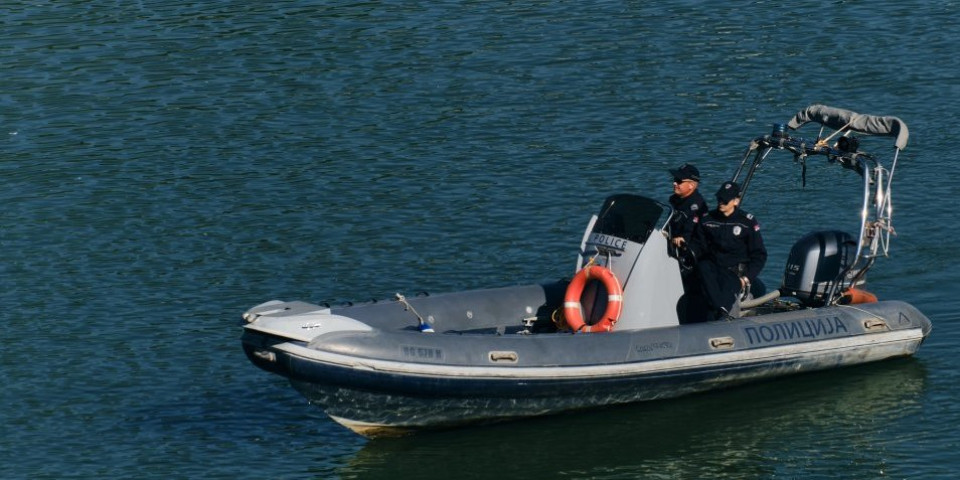 Tragedija na Savi: Ronioci pronašli telo nestalog muškarca, pokušavaju da ga izvuku iz reke