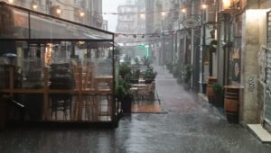 STIŽE NEVREME! RHMZ IZDAO NOVO UPOZORENjE: Pljuskovi i grmljavina pogodiće ove krajeve zemlje