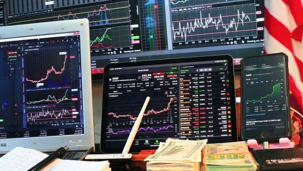 СНАЖАН ОДГОВОР НА ТРАМПОВО ОДУСТАЈАЊЕ ОД ЦАРИНА: Нагли скок широког С&П 500 индекса избрисао све овонедељне губитке