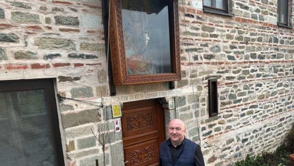 У ДУХУ СВЕТОСАВЉА: Министар Поповић у посети испосници Светог Саве на Светој Гори