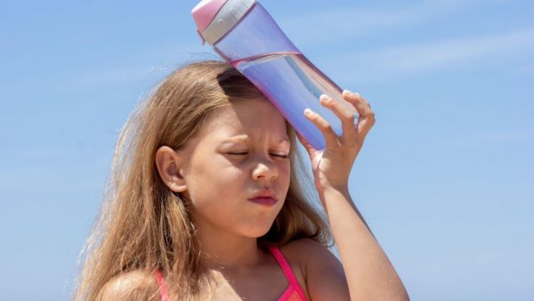 РОДИТЕЉИ, АКО ИМАТЕ ОВЕ ФЛАШИЦЕ ЗА ДЕЦУ, ОДМАХ ИХ БАЦИТЕ: Хитно се повлаче са тржишта Србије јер могу изазвати гушење