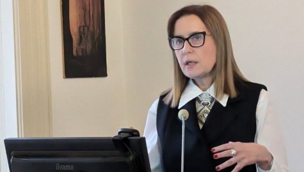 КАКО ДЕКАНУЉА ПОШТУЈЕ ЗАКОН, А ДЕКАН ГА КРШИ: Интервју - Рајна Драгићевић, професор Филолошког факултета у Београду, о језичком инжењерингу