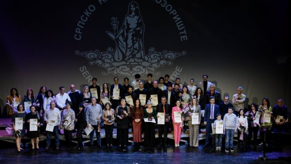 ГОДИШЊЕ НАГРАДЕ ЗА 32 УМЕТНИКА: Најстарији наш театар Српско народно позориште у Новом Саду обележило свој дан