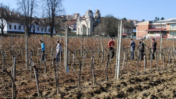 Одржан округли сто о раду пољопривредних школа: Траже субвенције и набавку саврмених машина