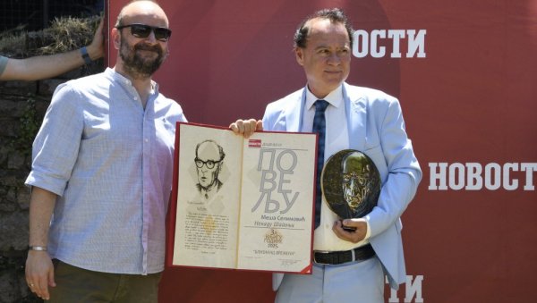 КРОЗ ЈЕЗИК СЕ ДУША НАЈБОЉЕ СЛУТИ: Песнику Ненаду Шапоњи уручена награда Меша Селимовић за збирку Близанац времена (ФОТО)
